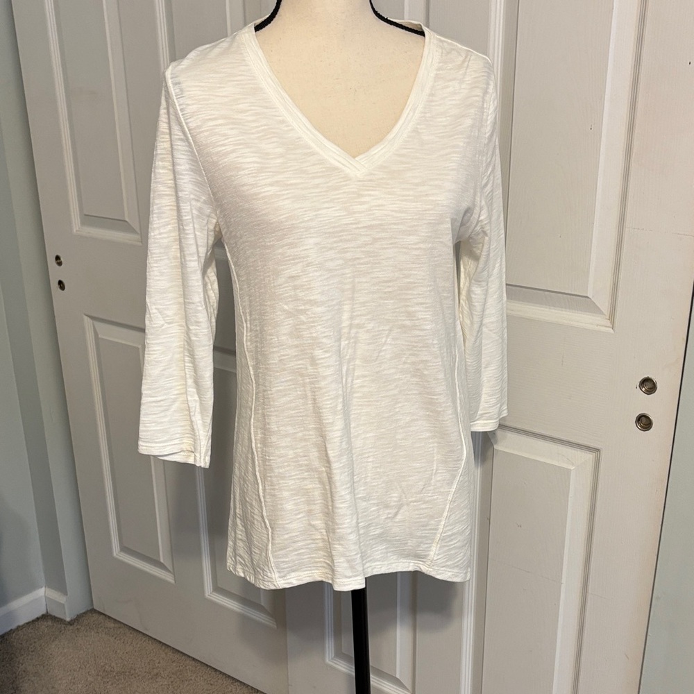 Chico’s ultimate tee V-Neck Women's Top
